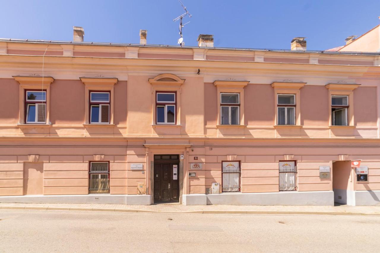 Apartmany Nezarka A Privatni Wellness Jindřichŭv Hradec Dış mekan fotoğraf